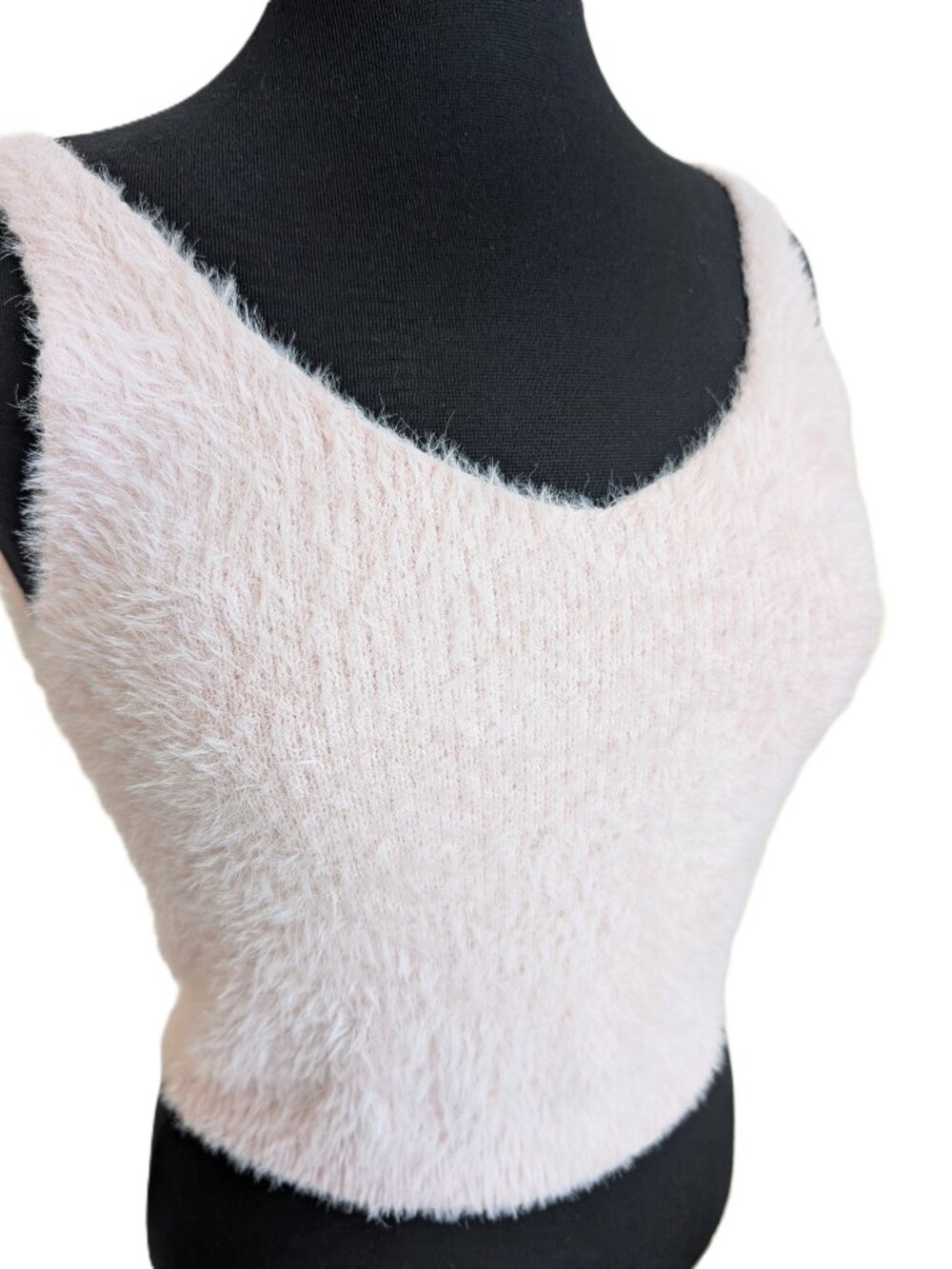 La Vie en Rose Fuzzy Eyelash Knit Crop Tank | Medium - Picture 4 of 10